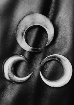 Monies Eclipse stud earring: acacia, silverfoil