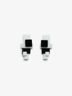 Monies Elio earring: black/white acrylic