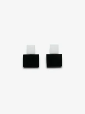 Monies Freya earring: black/white acrylic