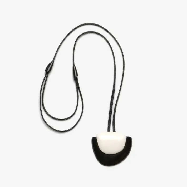 Monies Pendant: black/white
